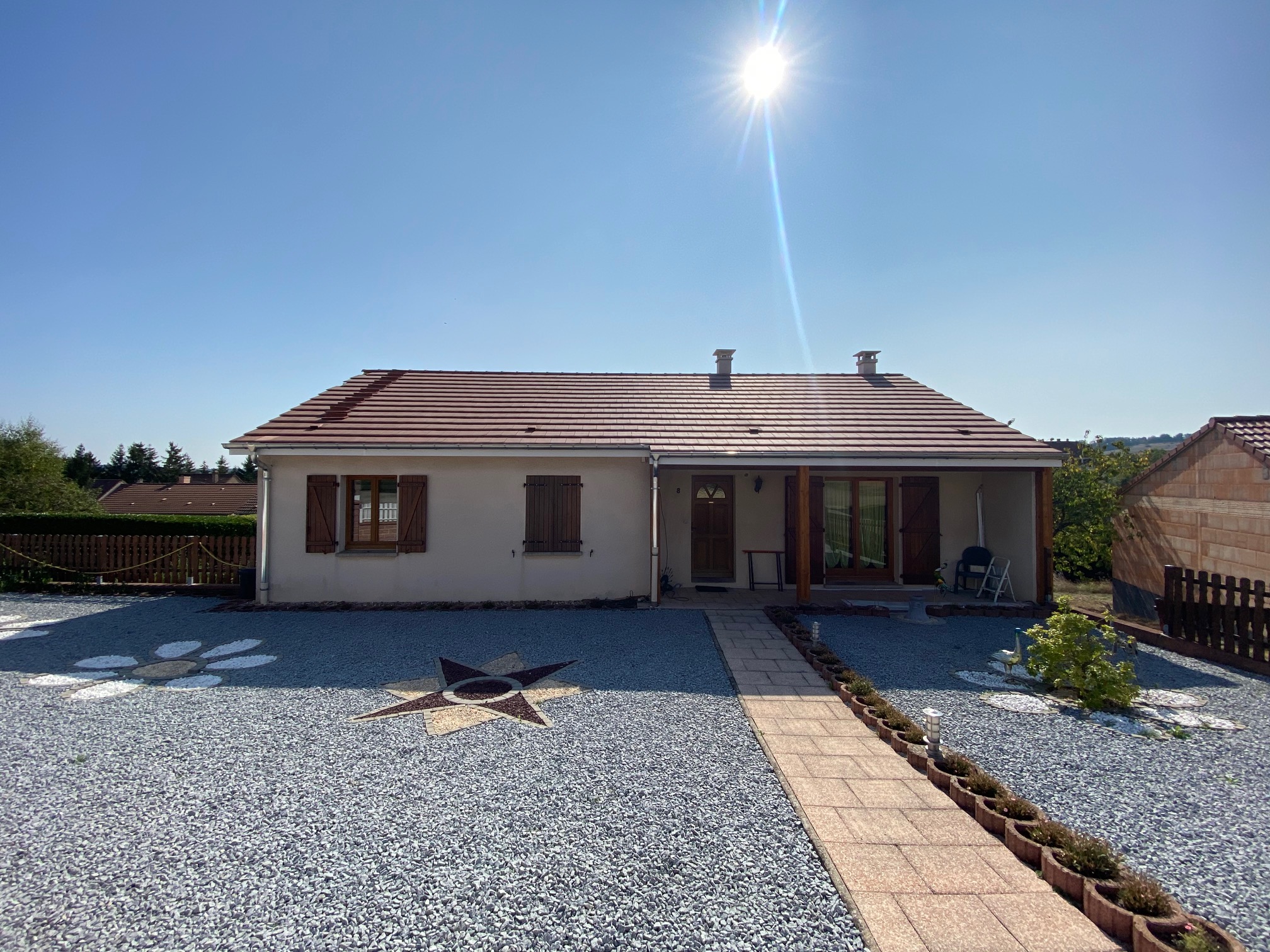 Maison individuelle avec toiture rénovée en tuiles